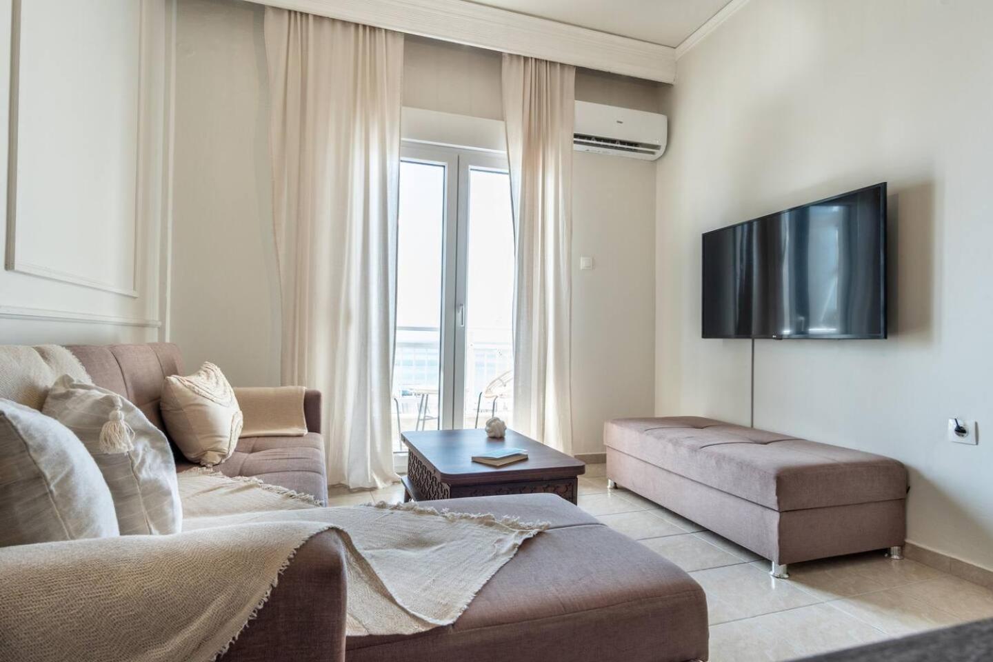 Eis Deluxe Apartment Alexandroupolis Buitenkant foto