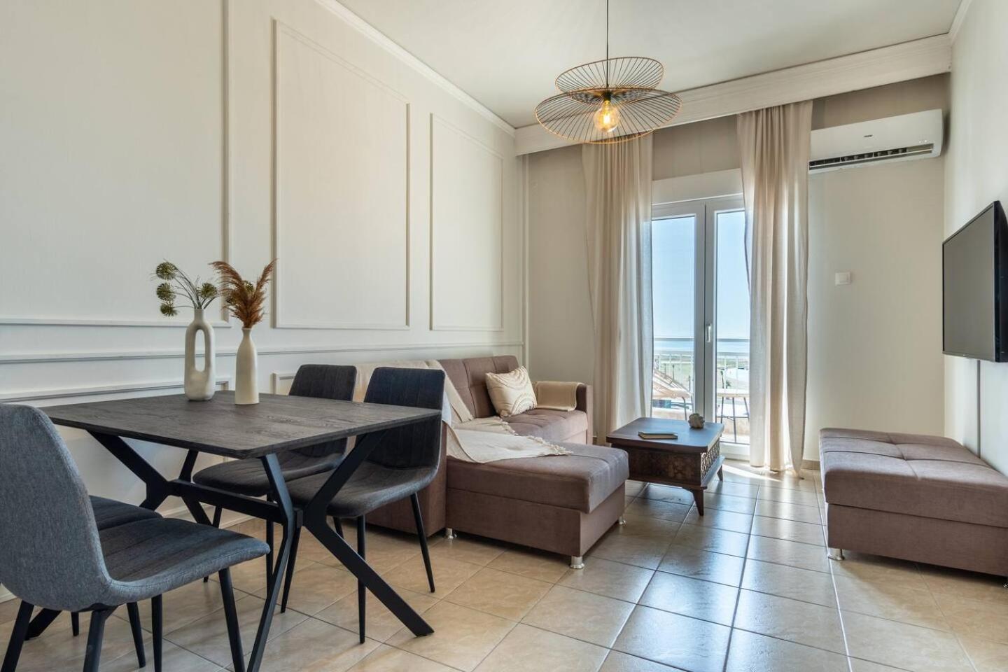 Eis Deluxe Apartment Alexandroupolis Buitenkant foto