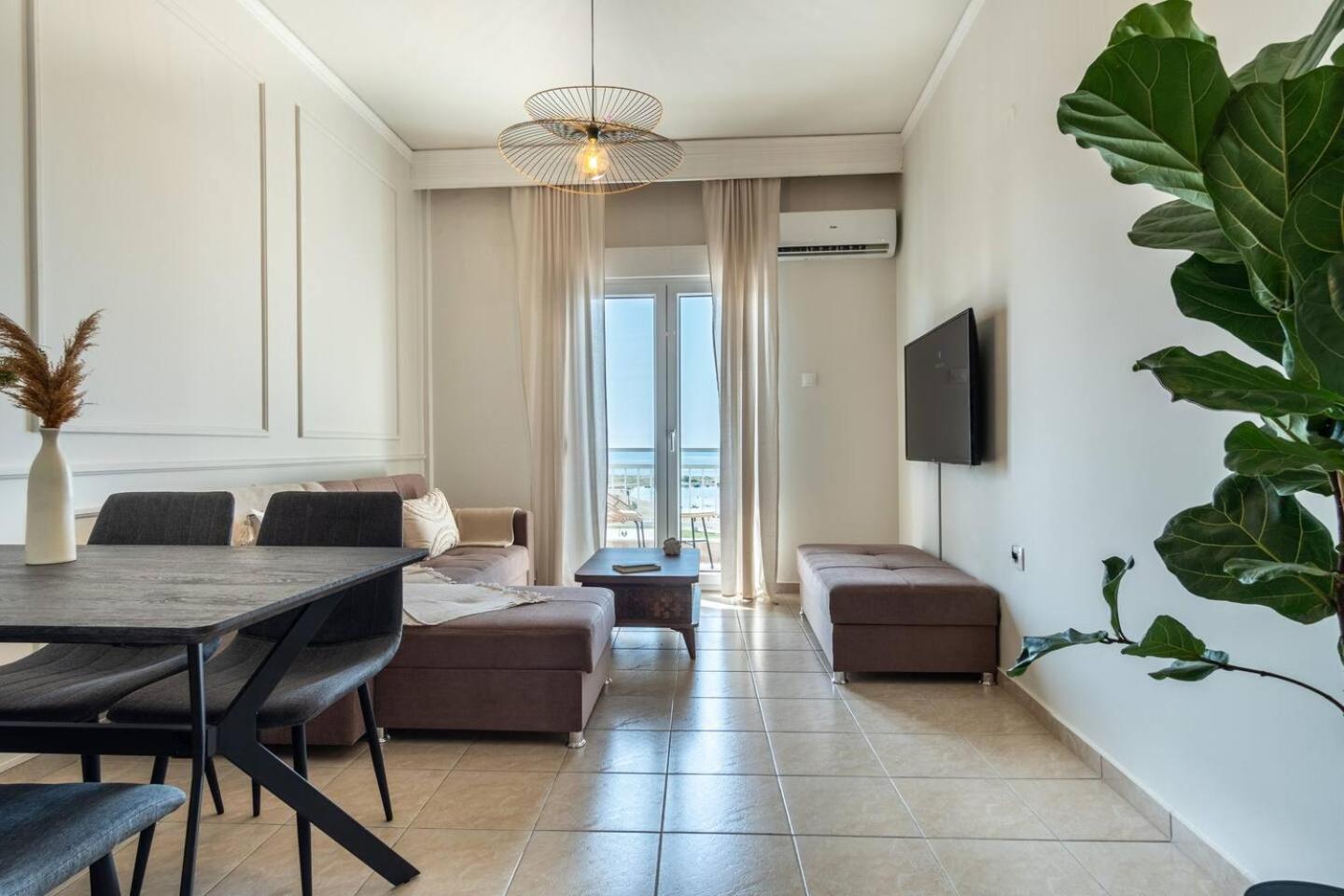 Eis Deluxe Apartment Alexandroupolis Buitenkant foto